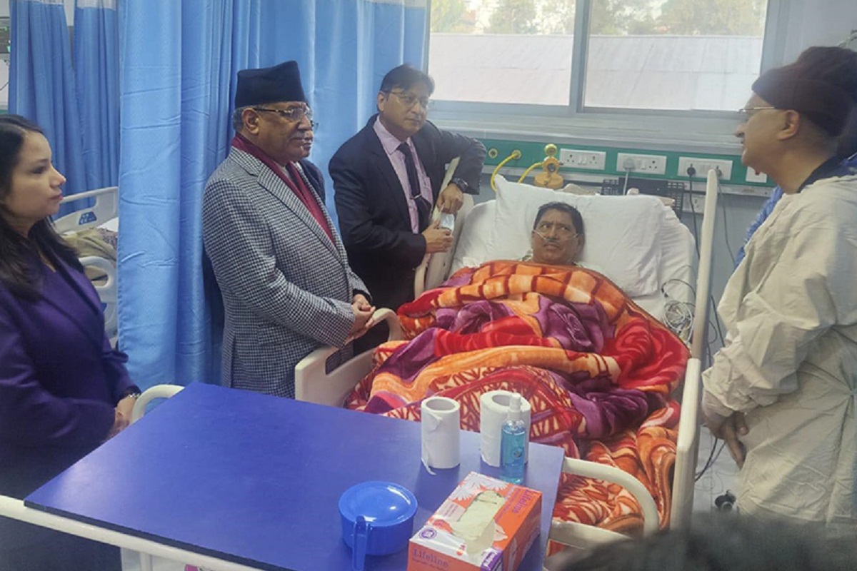 उपप्रधानमन्त्री श्रेष्ठको स्वास्थ्यस्थितिबारे प्रधानमन्त्रीले लिए जानकारी